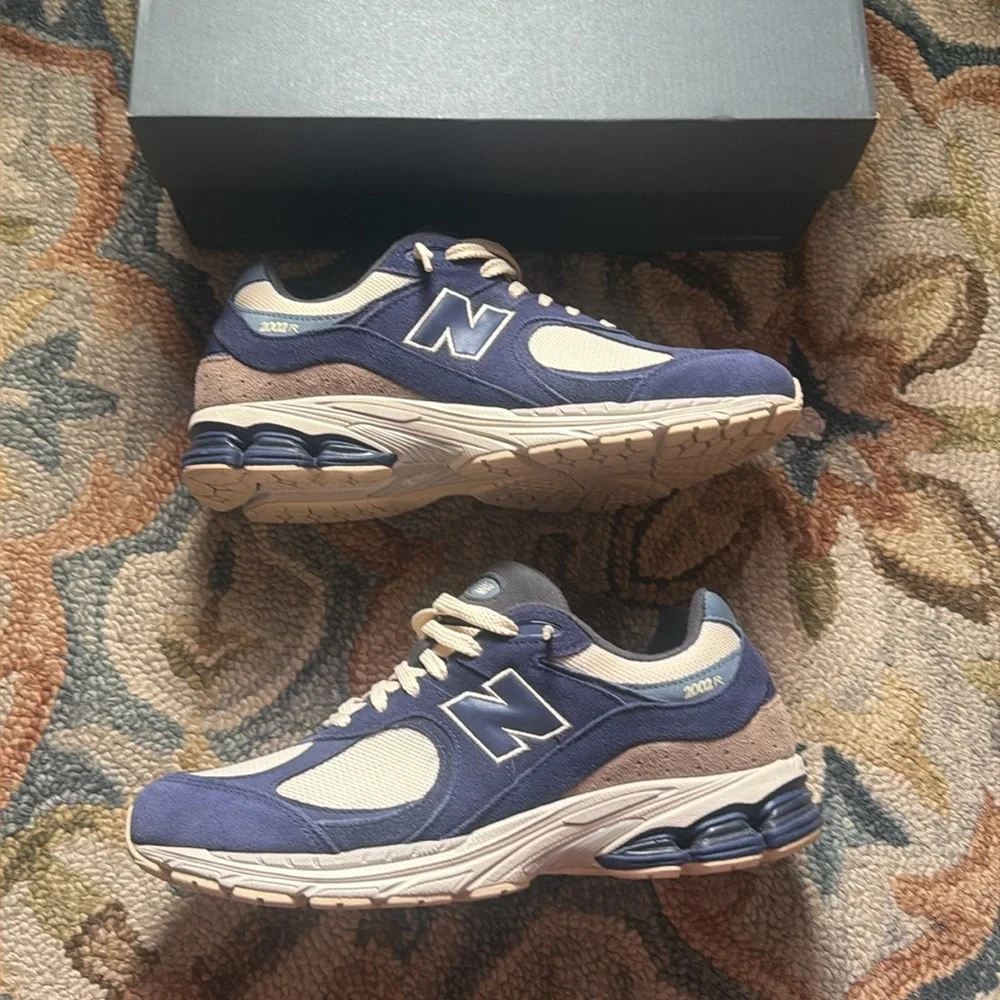 New Balance 2002R Running Sneakers Navy Cream - Picture 2 of 5